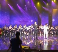 《站起来走下去》比赛现场 《站起来走下去》比赛现场