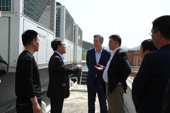 ��Ĭ����ס��������ܲ�Bob Sharp���а����ն�����Դ�ȱò�ů��Ŀ