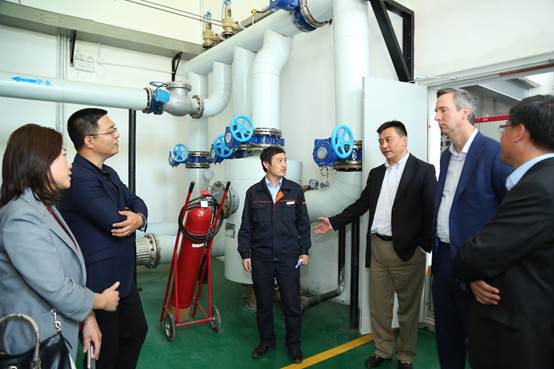 ��Ĭ����ס��������ܲ�Bob Sharp���а����ն�����Դ�ȱò�ů��Ŀ