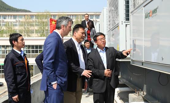 ��Ĭ����ס��������ܲ�Bob Sharp���а����ն�����Դ�ȱò�ů��Ŀ