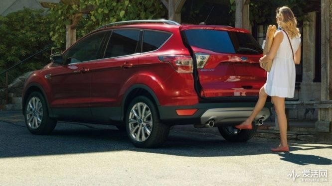 2017-ford-escape-titanium-rear-side-view-foot-activated-lift-1