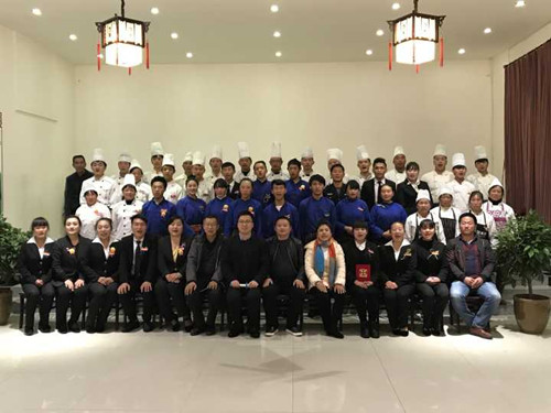 2017年11月27-28日江宏土菜馆成功导入中成伟业餐前风暴例会与团队PK模式