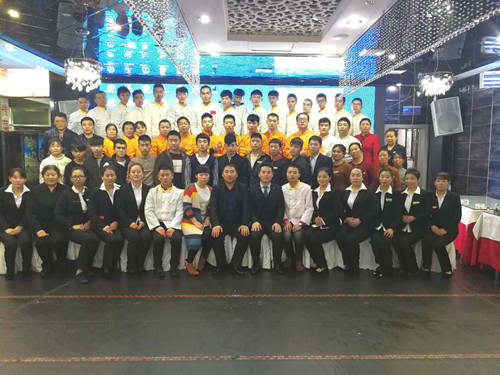 2017年12月1-2日大三元餐饮成功导入中成伟业餐前风暴例会与团队PK模式