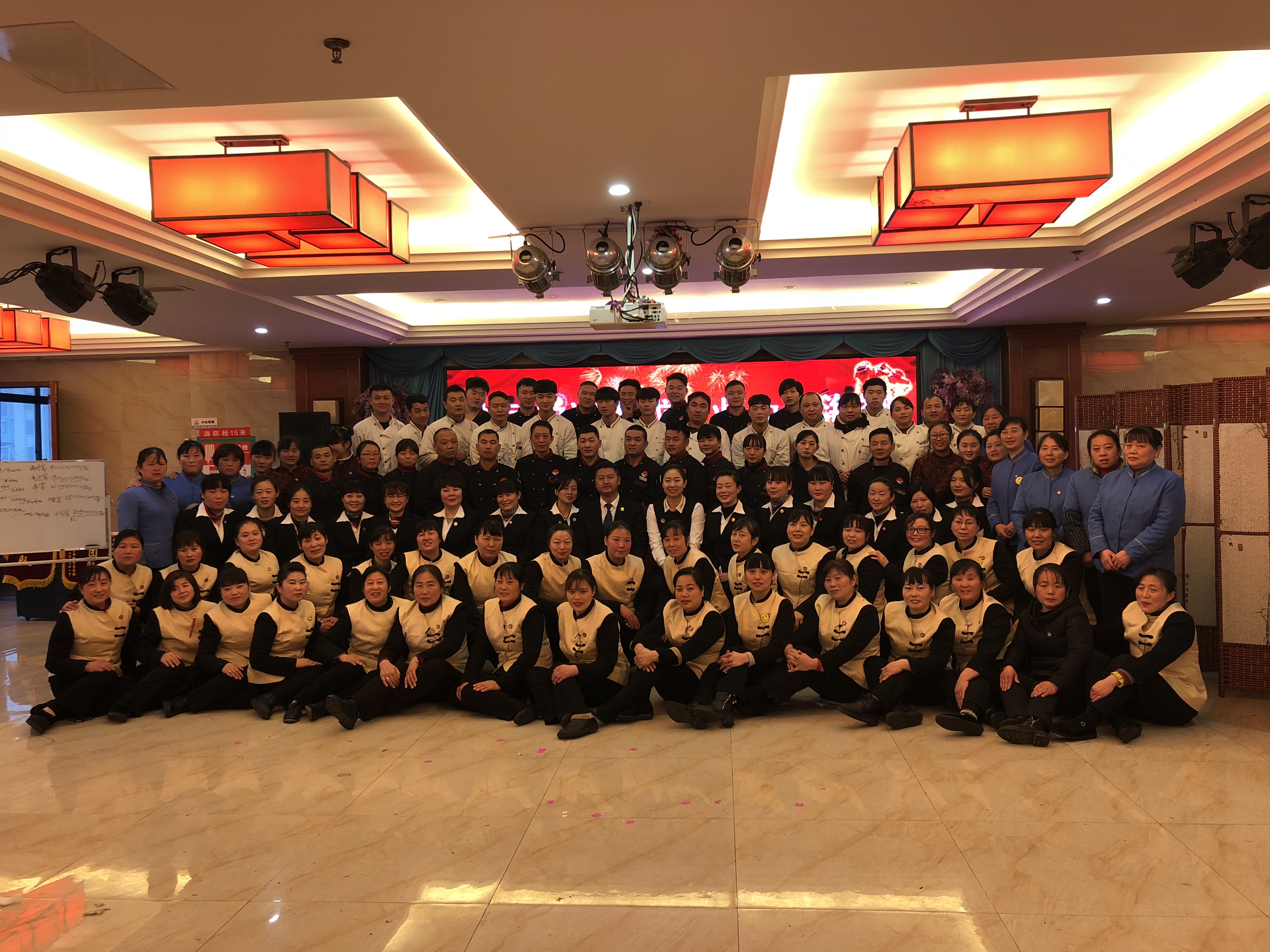 2018��1��15-16�պϷʽ���Ƶ�ɹ������г�ΰҵ���ʷ���һ�׶�