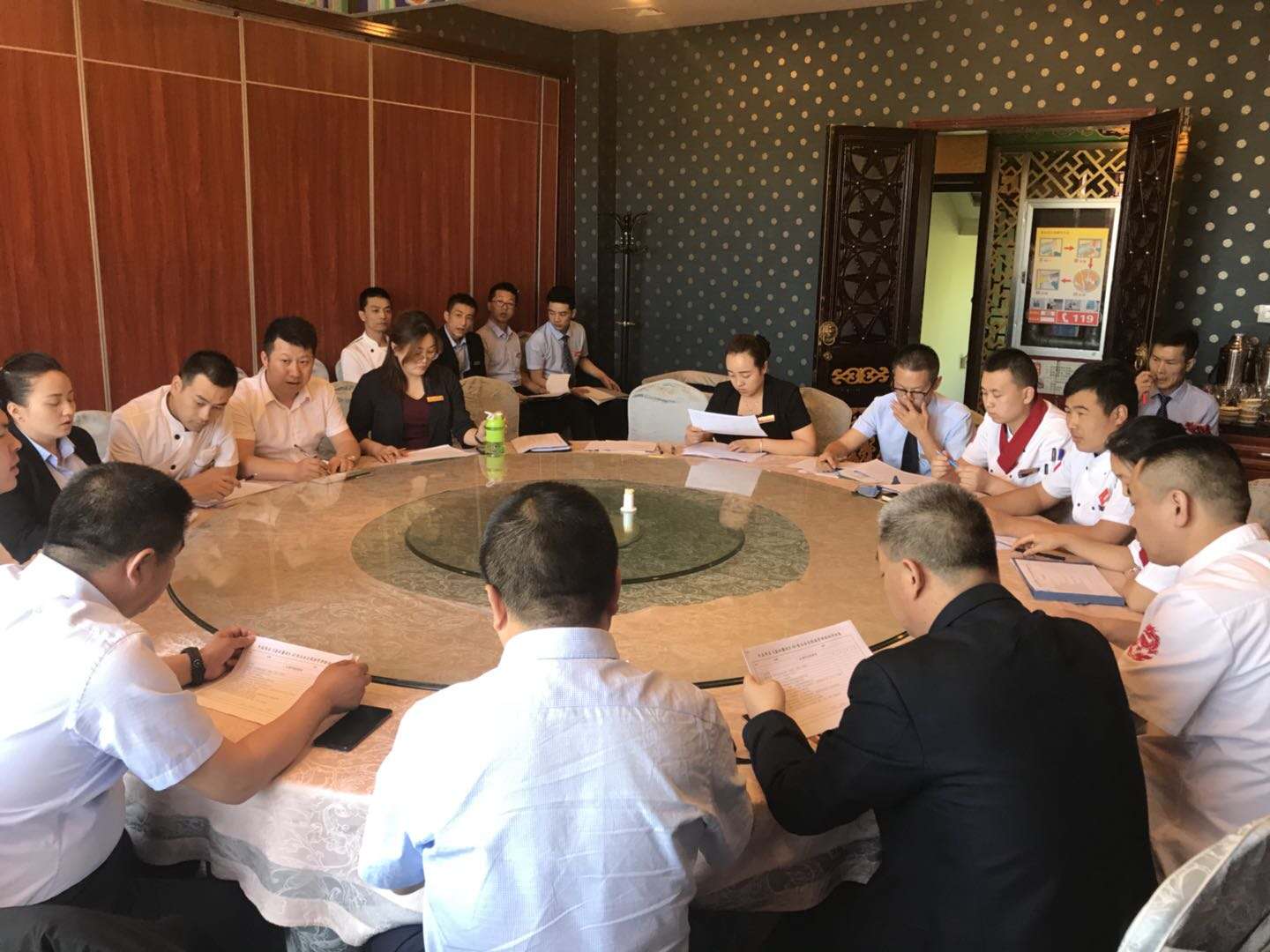 2018年5月16日克拉玛依喜欢餐饮成功导入中成伟业4D食品安全现场管理“二阶段”体系