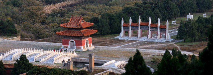 五座—顺治帝的孝陵,康熙帝的景陵,乾隆帝的裕陵,咸丰帝的定陵,同治帝