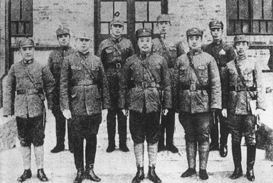 1499590324525999.jpg 1937年春,29军高级将领在北平时合影.jpg