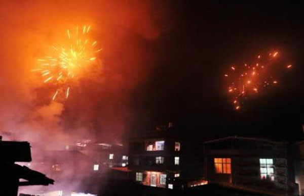 1519103372156278.jpg 燃放爆竹.jpg