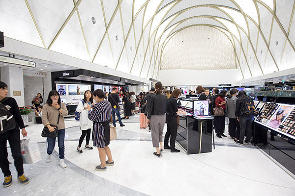 1519104168698515.jpg 韩国免税店内1.jpg