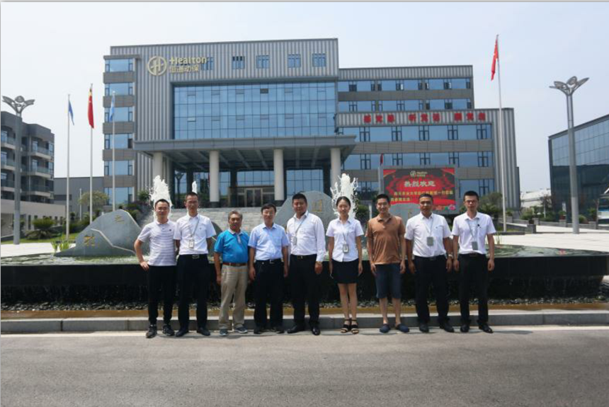 1532759827383078.png 合影.png