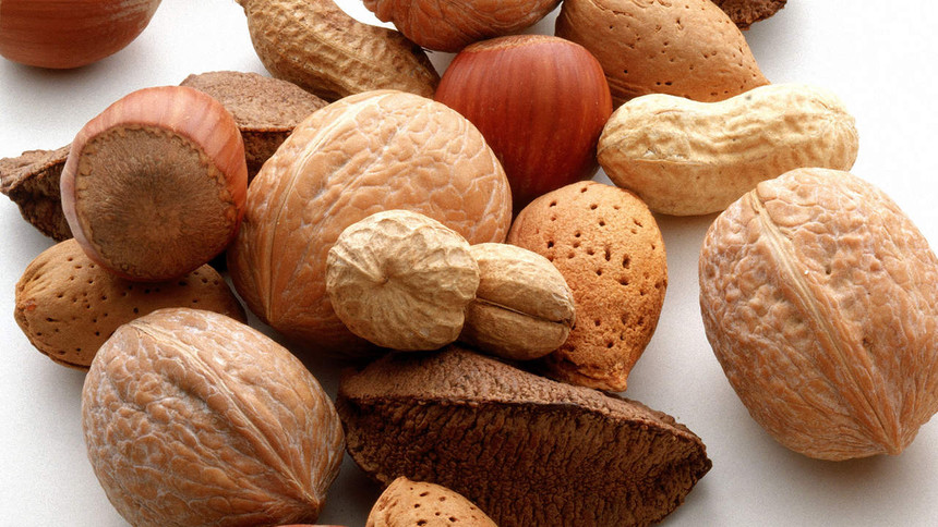 tree-nuts-fat-raw.jpg