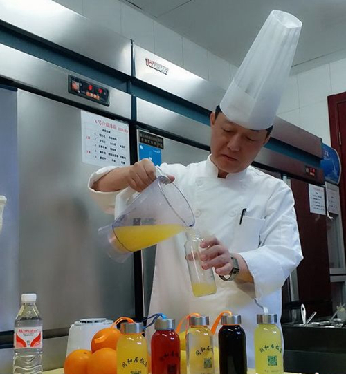 三八节餐馆各出奇招 大厨费尽心思研发三生三世应景饮料 三八节餐馆各出奇招 大厨费尽心思研发三生三世应景饮料