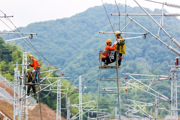 GDP静态_中国gdp增长图(2)