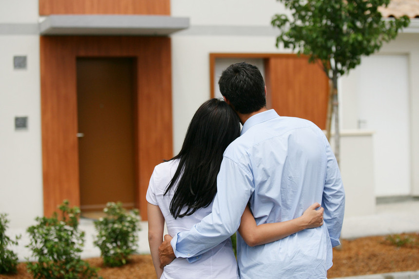 couple-looking-at-house.jpg