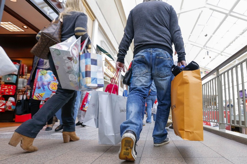 In-Case-You-Were-WonderingWorried-Thanksgiving-Day-Shopping-Is-No-Longer-a-Thing_8135793h-Erik-S.-LesserEpaREXShutterstock.jpg