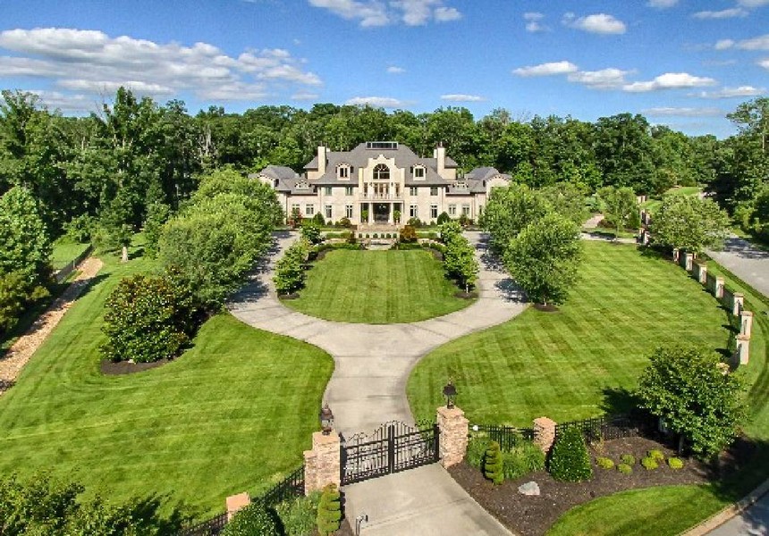 1102_WEB_d_Million_Dollar_Homes_1_t618_t1070_h3010b8ab4196708f4f93409371a599a42a37cff1.JPG