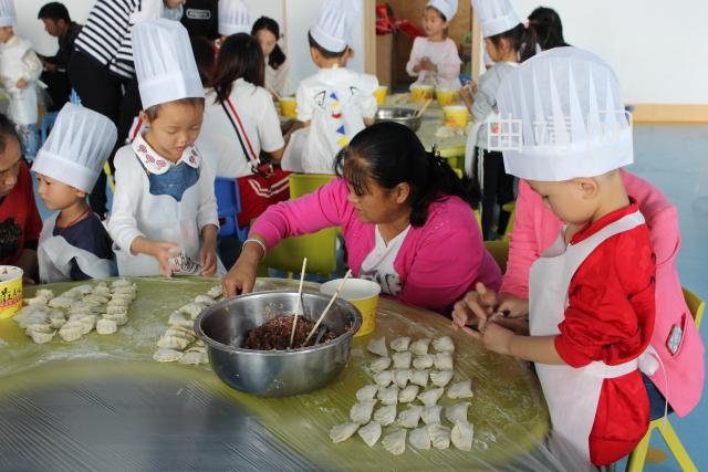 陆良县机关幼儿园举办美食制作活动