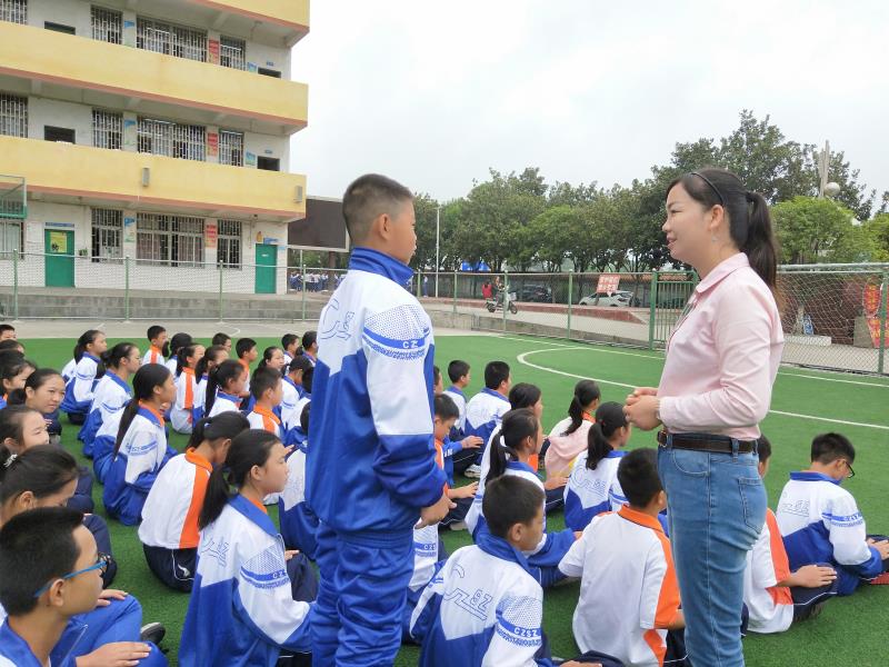 1539781859788754.jpg 2018年3-9月为郴州四中、四完小、12完小、27完小、29完小五所学校六年级、初一新生近2000人做《心理健康知识》、《新生适应能力--规则》团辅。28.jpg