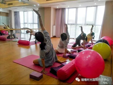 1509936854827671.jpg 5孕妈产前瑜伽课274.jpg