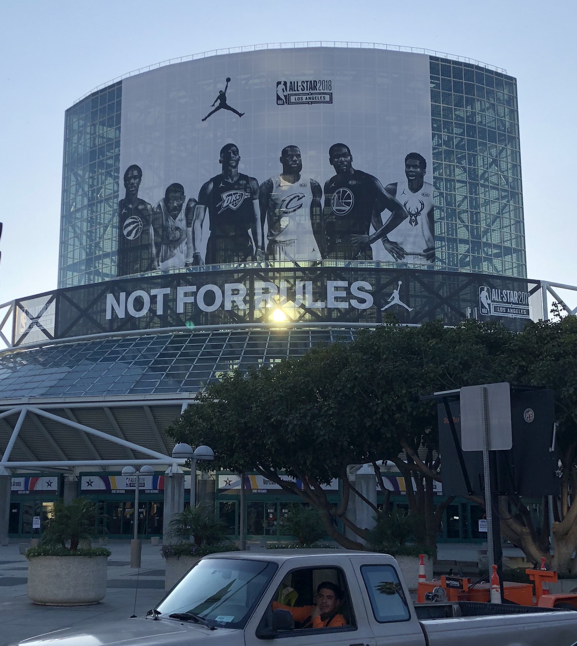 耐克和NBA的第一年：全明星上的Air Jordan 