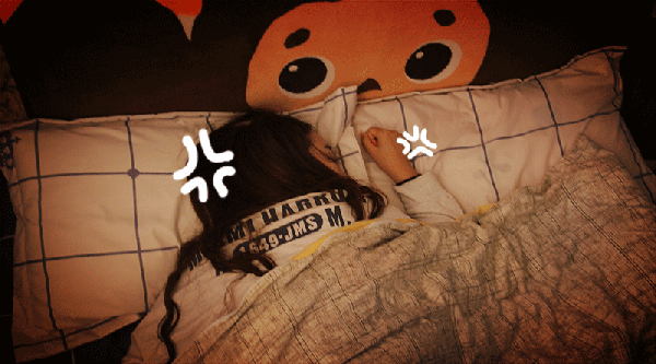 周末最好也要同一时间起床活动,如果晚2个小时起床,那么当天的睡觉