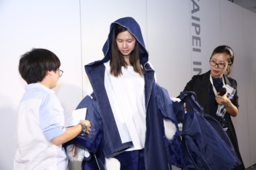 东华大学服装与艺术设计学院毕业<bi ye>生再获国 外大奖