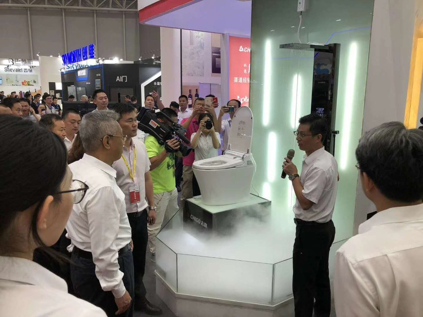 志高集成淋浴屏亮相第十五届中国国际企业博览会