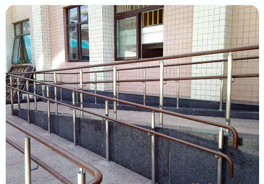 货梯 无障碍升降机 无障碍通道设计规范   3)坡道,楼梯,台阶的扶手在