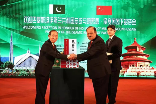 右一:巴基斯坦总统马姆努恩·侯赛因