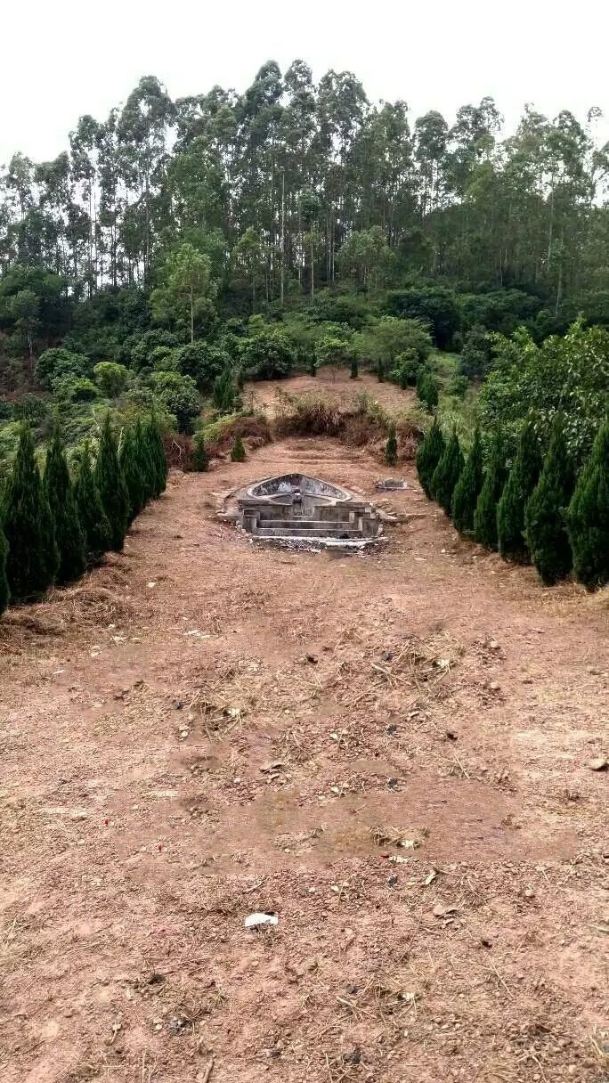 二世祖葬鹅头穴,属于丁财贵大地,此坟墓发人丁过十多万人,分枝到广东