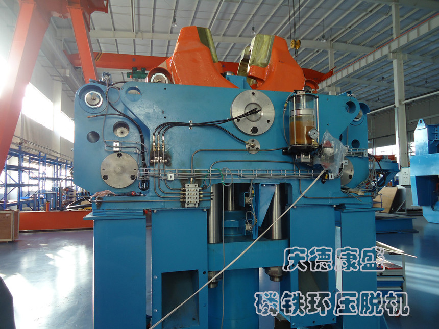 ѹѻTHIMBLE PRESSING MACHINE2.jpg