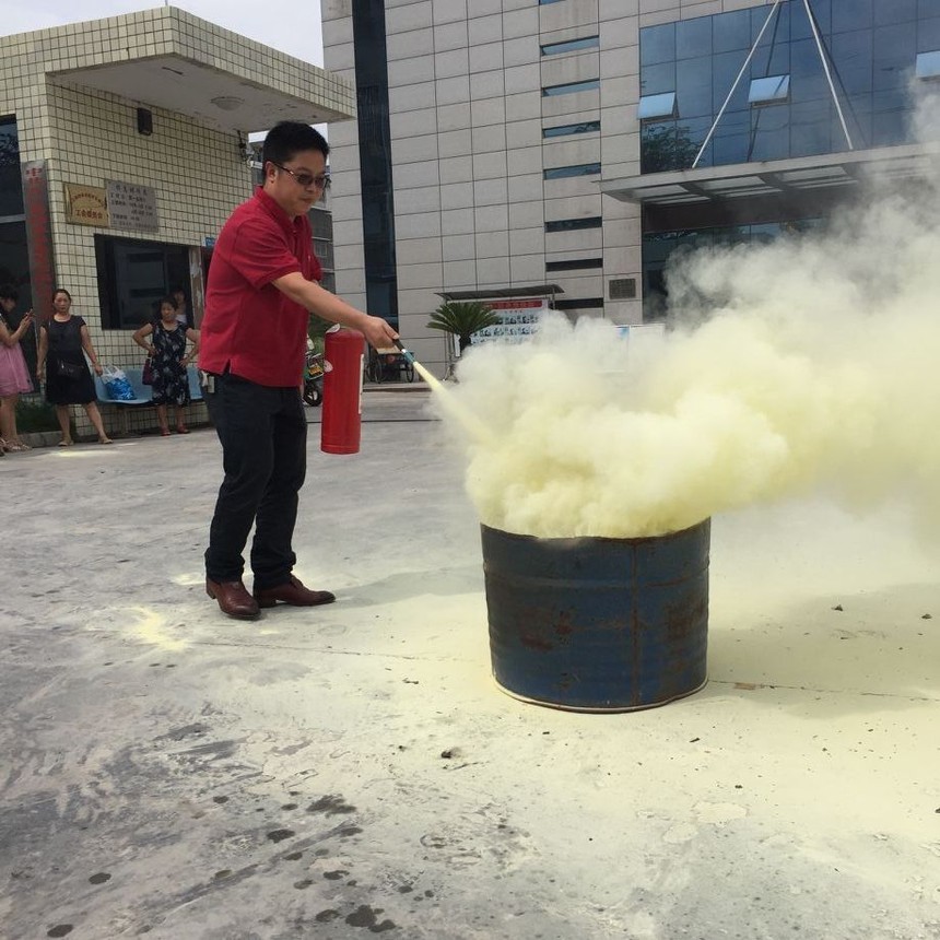 1534475620465686.jpg 谢伟灭火照片.jpg