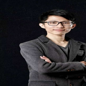 许群豪在父亲许宏亮大师的影响下,从小便接触玉雕