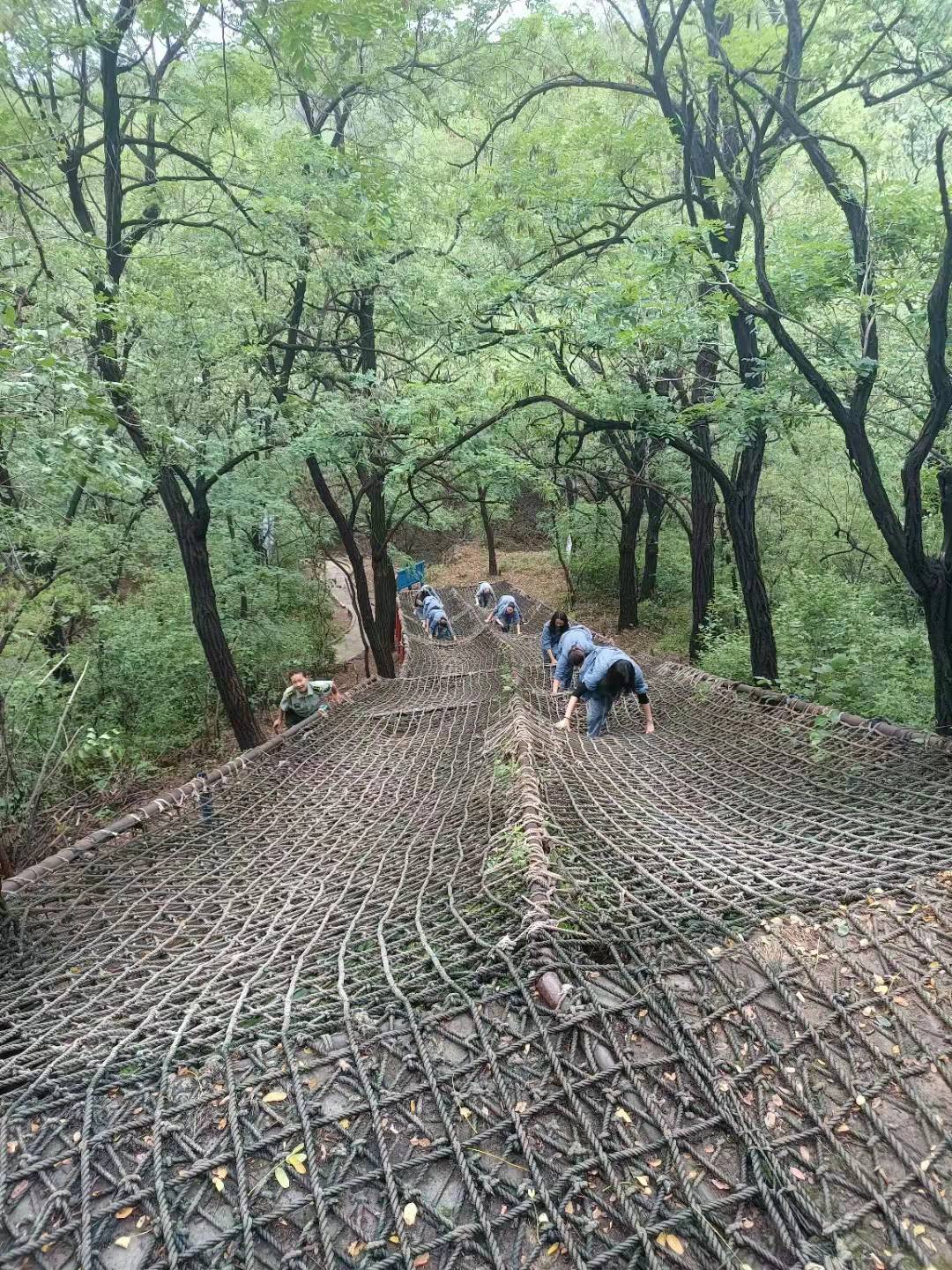 中国船舶党员 体验革命精神重走长征路学习体验活动