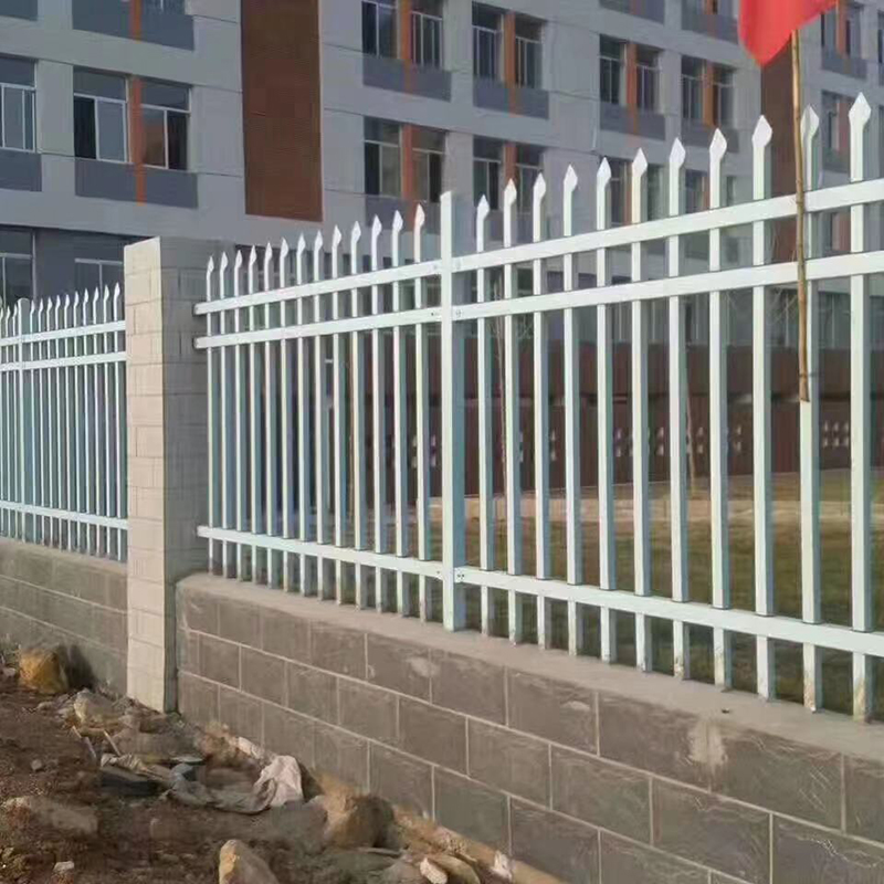 锌钢护栏在不同区域具有不同的使用寿命