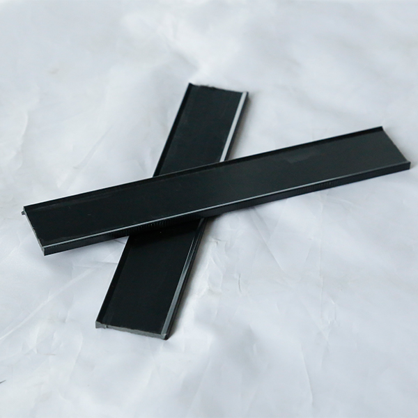 条材质的选择新闻资讯作为隔热铝合金门窗及幕墙的关键组件;隔热条,也