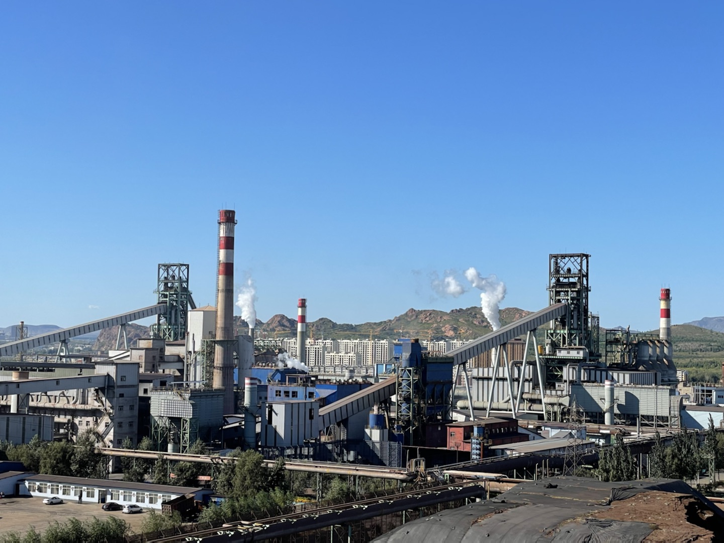 赤峰远联钢铁二期：800T/D双膛竖窑
