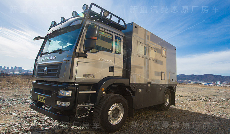 中国重汽越野房车——无界舒适款
