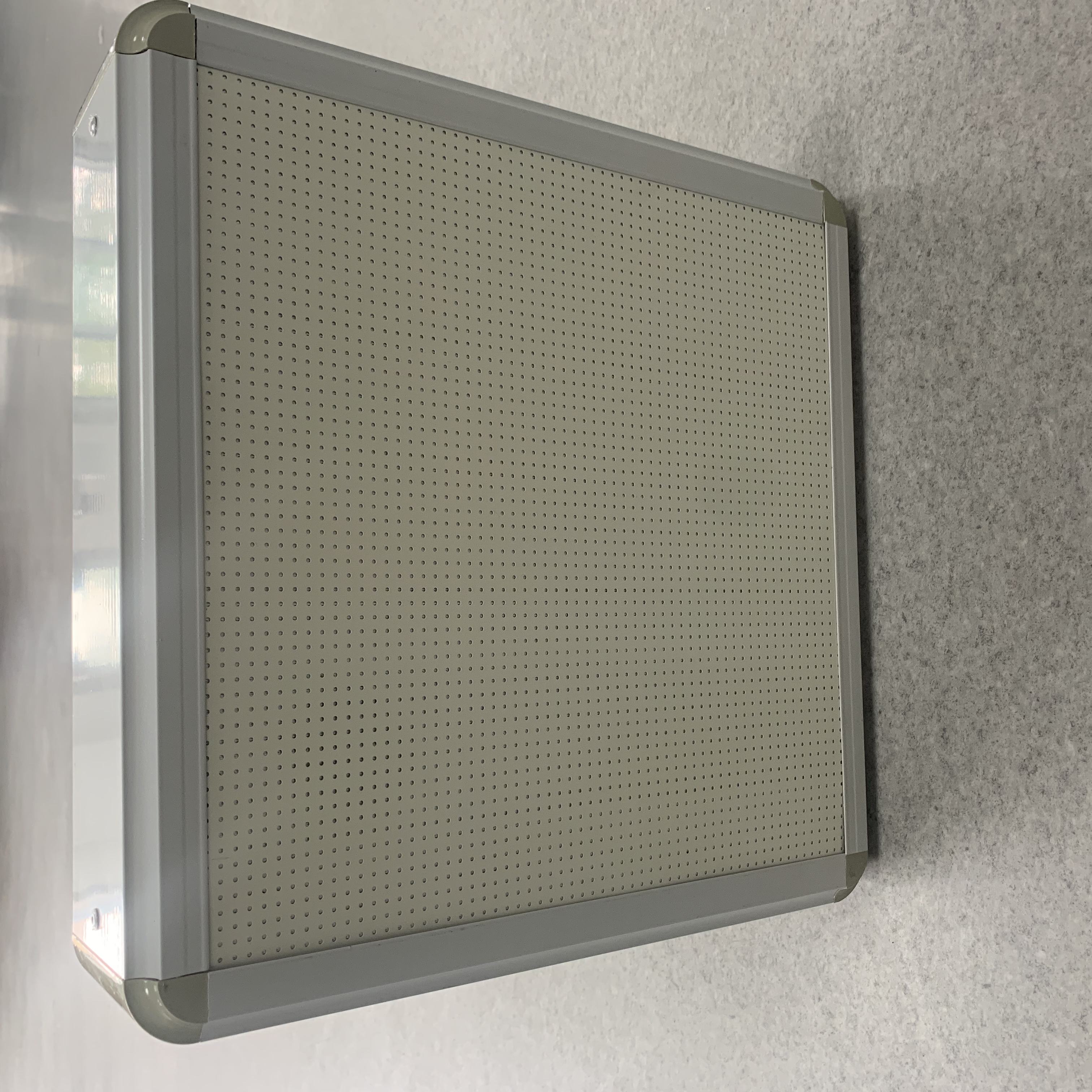 空间吸声体相信大家并不陌生吧,它一种分散悬挂于建筑空间上部,用以