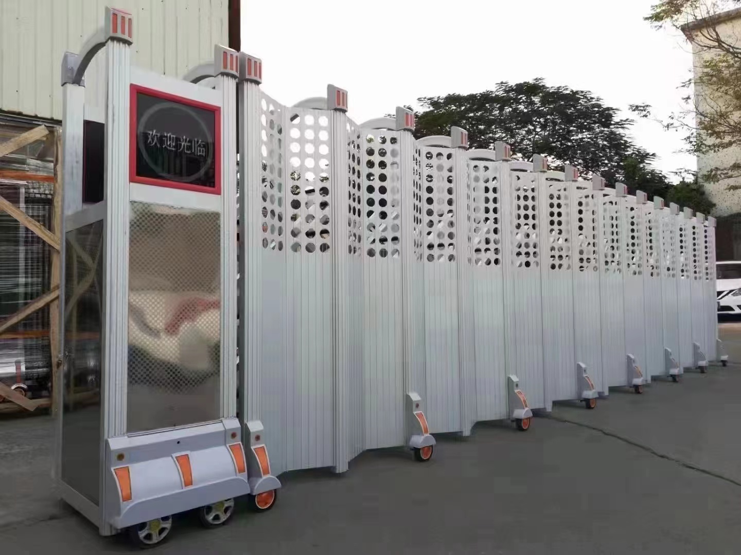 电动伸缩门