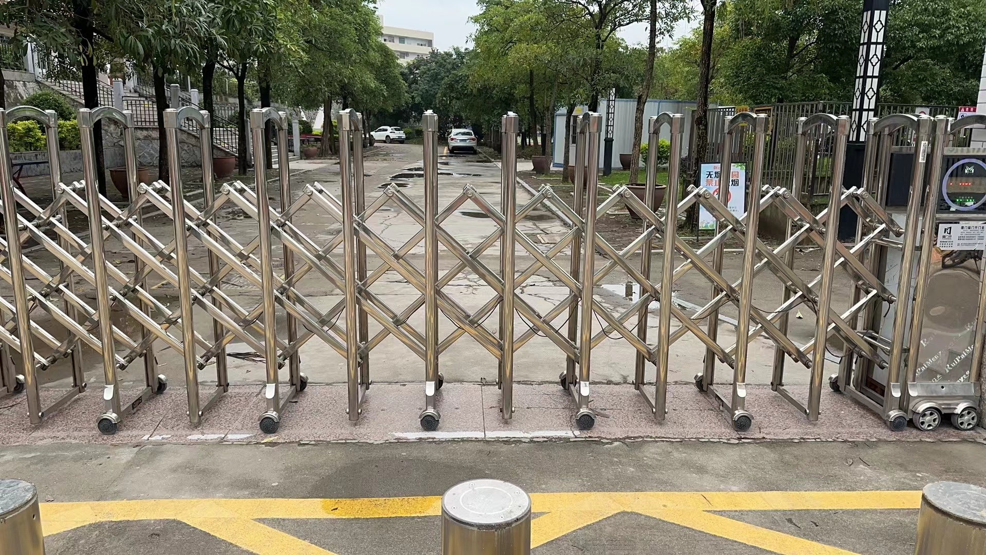 电动伸缩门