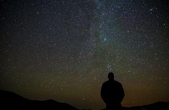 我不再認識黑夜,死亡的可怕匿名 一隻星星的船隊已在我靈魂的深處