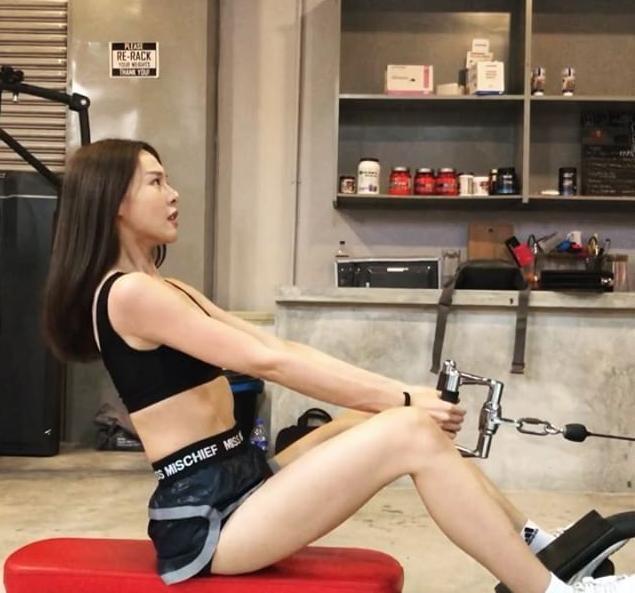 李云玲的家乡是马来西亚,比李云迪小了7岁,所以在这个年龄差距不是