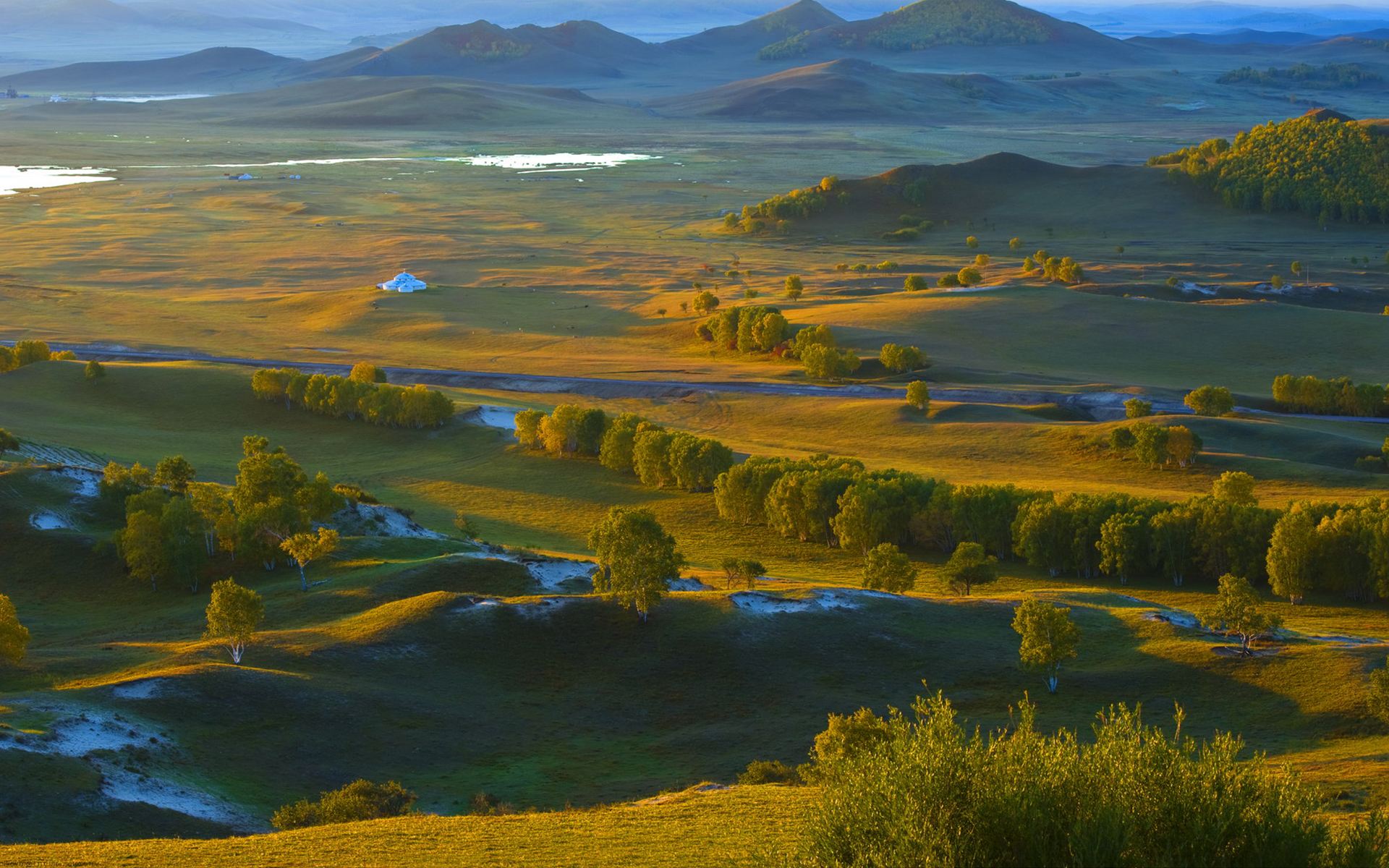 京北草原又称丰宁坝上,位于河北省北部丰宁县西北部大滩镇,距承德