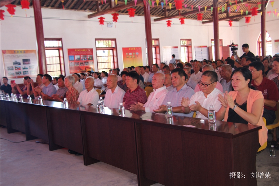 黄庆辉(龙岩市人民政府副市长) 邓振春(龙岩市人大常委会副主任) 卢家
