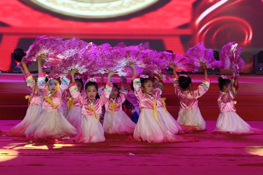 少儿舞蹈小小长鼓琴2019中国海峡大舞台春晚表演