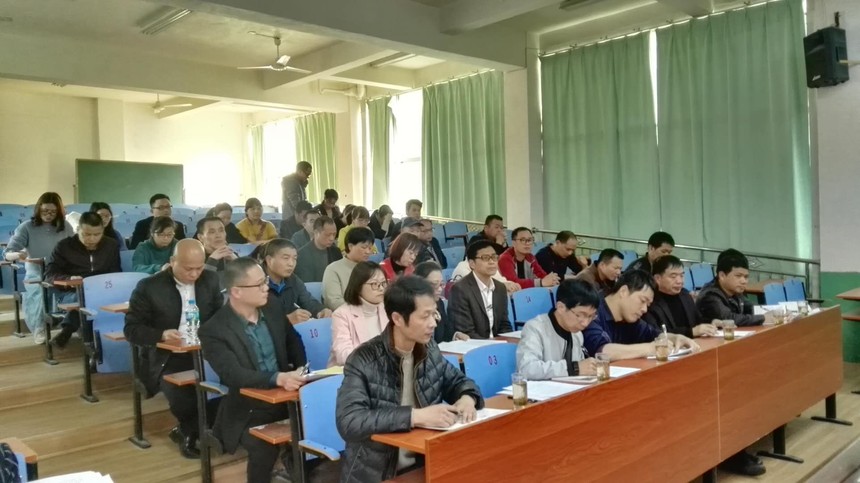 3月13日下午,尤溪一中总校校长,示范性高中建设领导小组组长吴思廉
