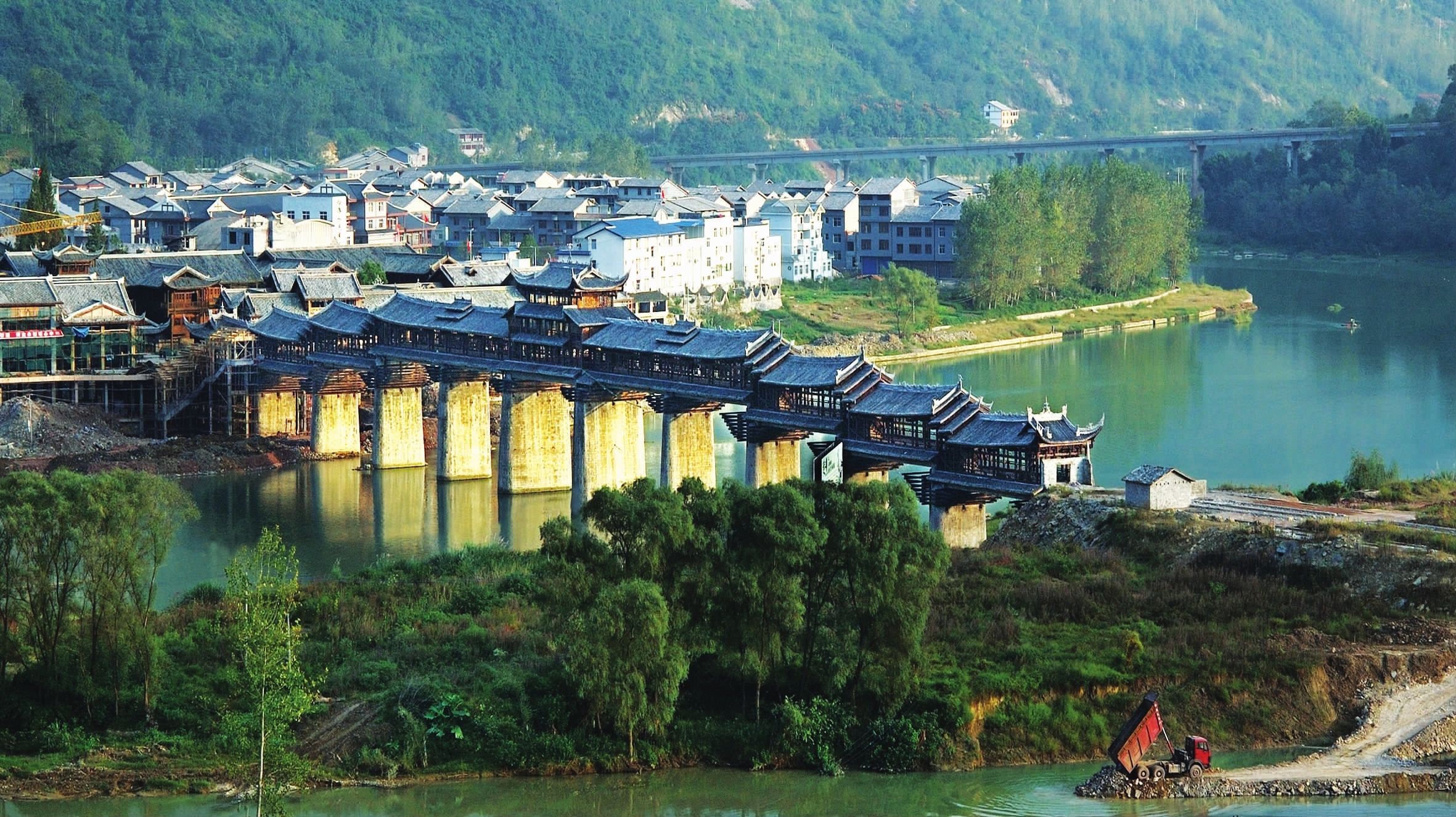 黔江区金溪镇:不做穷山沟 要当后花园