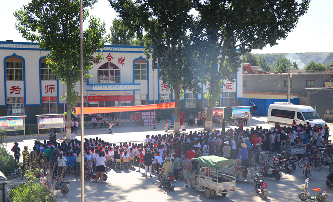 六一前夕塘湖中心小学隆重举办儿童节庆祝活动