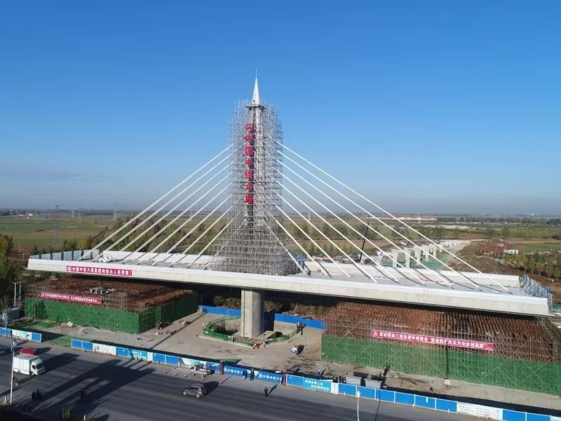 徐水区南外环上跨京广铁路立交桥工程 向东连接雄安新区,向西连接保定